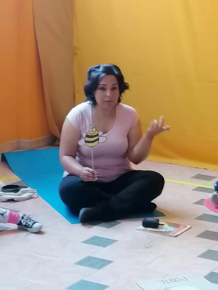 Yoga per bambini a Noto con attività corporee, gioco e relazione educativa