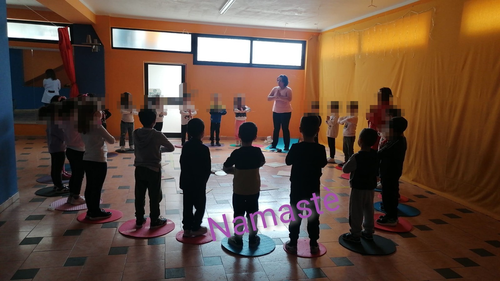 Yoga all’asilo per bambini da 0 a 6 anni con Pianeta Infanzia
