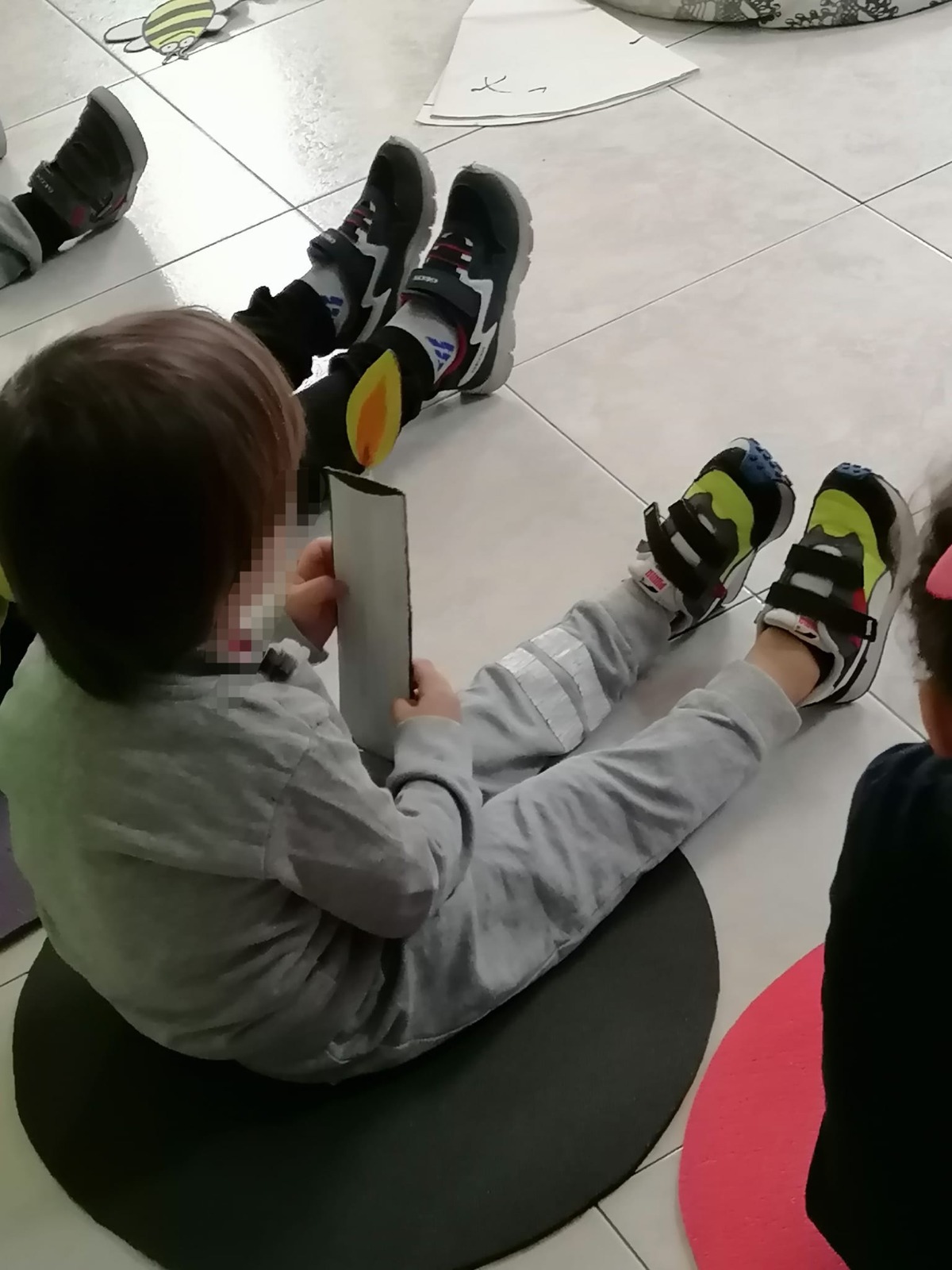 Percorso di yoga educativo nel nido con corpo, emozioni e relazione nella fascia 0-2 anni