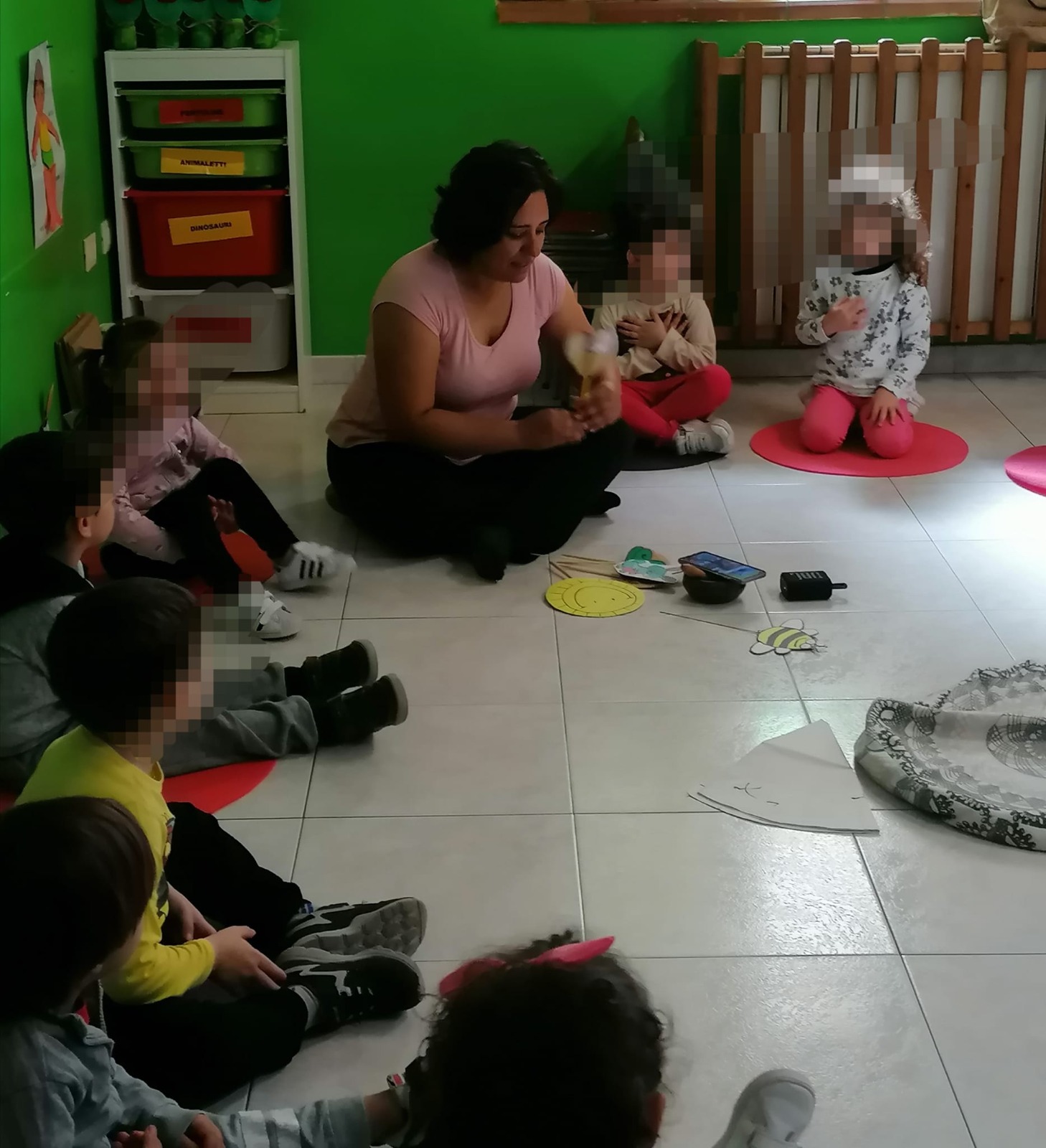 Yoga all’asilo 0-6 anni con Pianeta Infanzia per movimento, emozioni e relazione